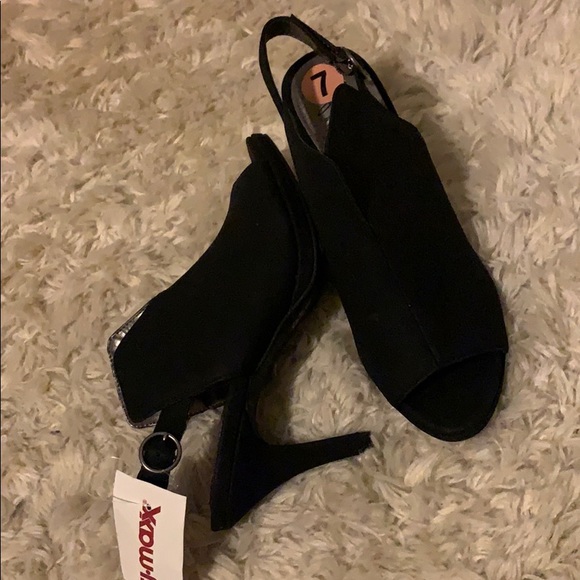 Black heels - Picture 3 of 3